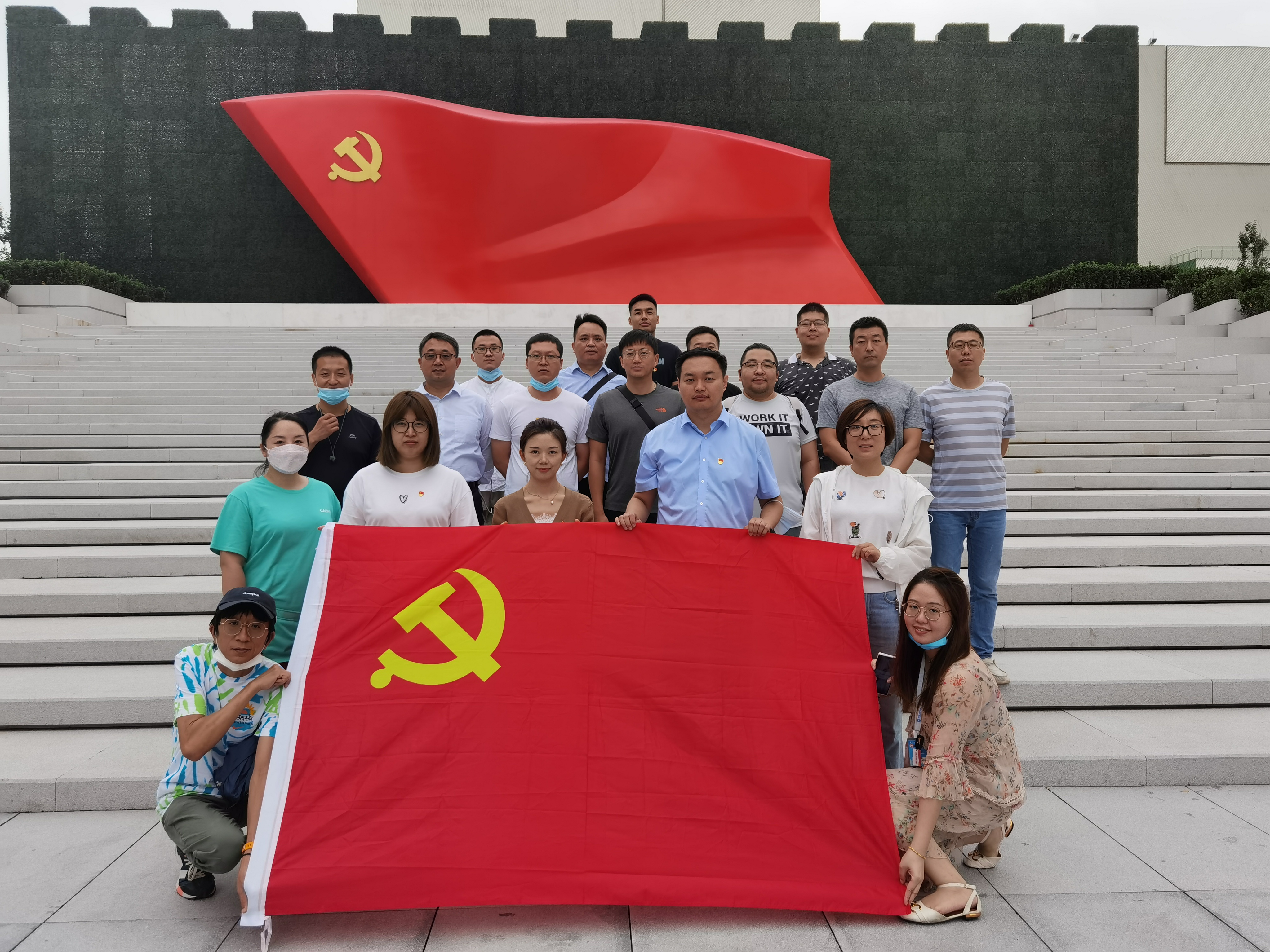 不忘初心，，，，，，，牢记使命！亦庄尊龙凯时集团党员干部参观中国共产党历史展览馆