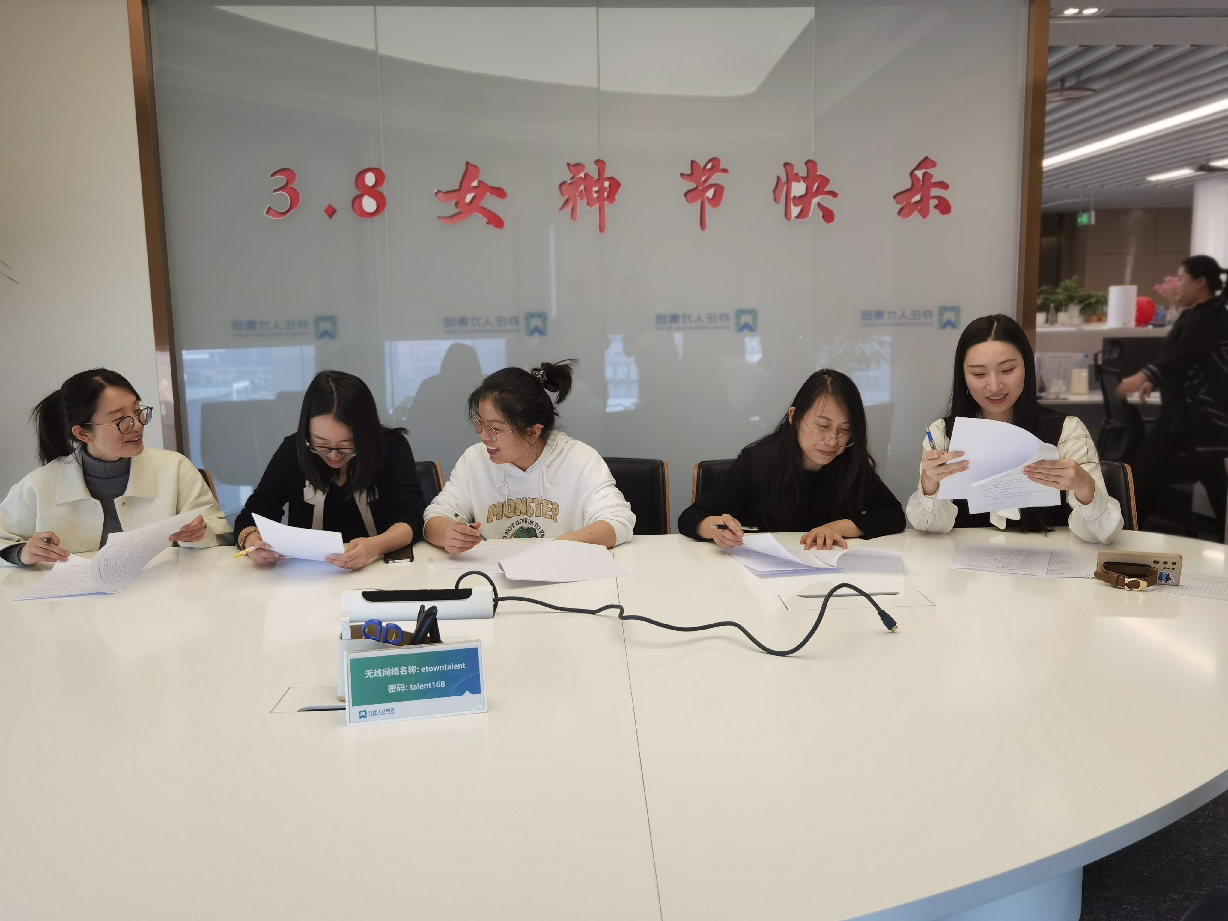 魅力女神节，，，，，，巾帼展风采——亦庄尊龙凯时集团举办女神节特别活动